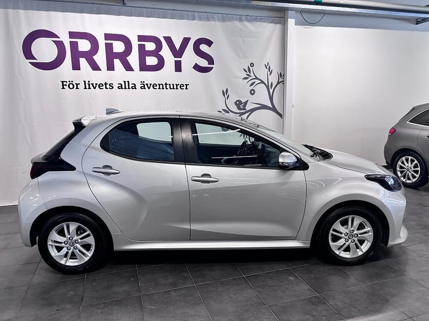Bild 3 av Toyota Yaris Hybrid CVT Active 116Hk Rattvärme Kamera Farth Moms
