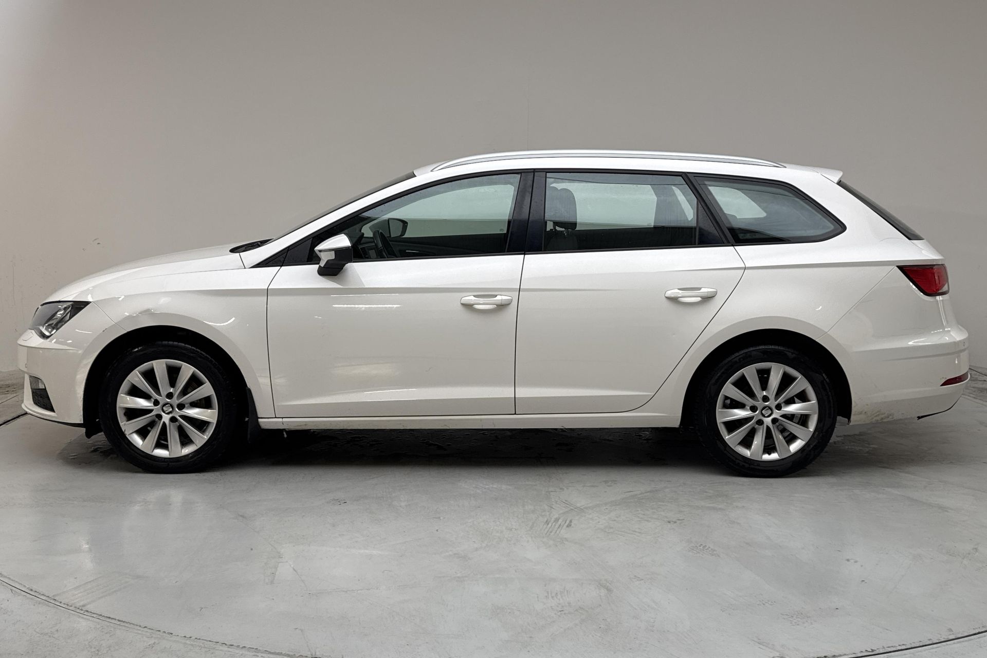 Seat Leon ST 1.5 TGI 2019, kuva 2/10