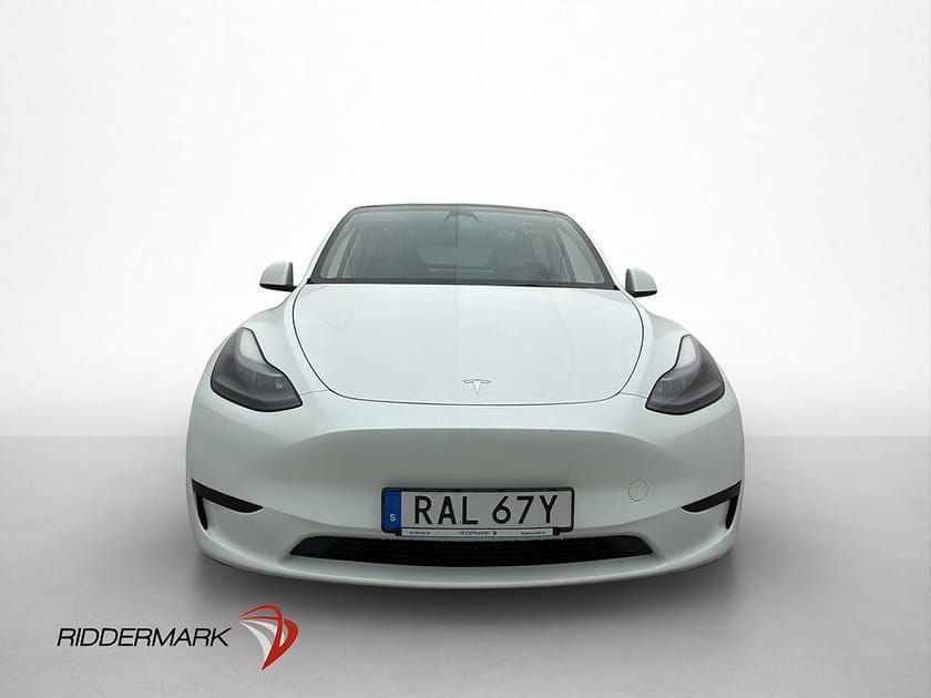 Bild 3 av Tesla Model Y Standard Range RWD Pano Skinn Kamera AP 1 Brukare