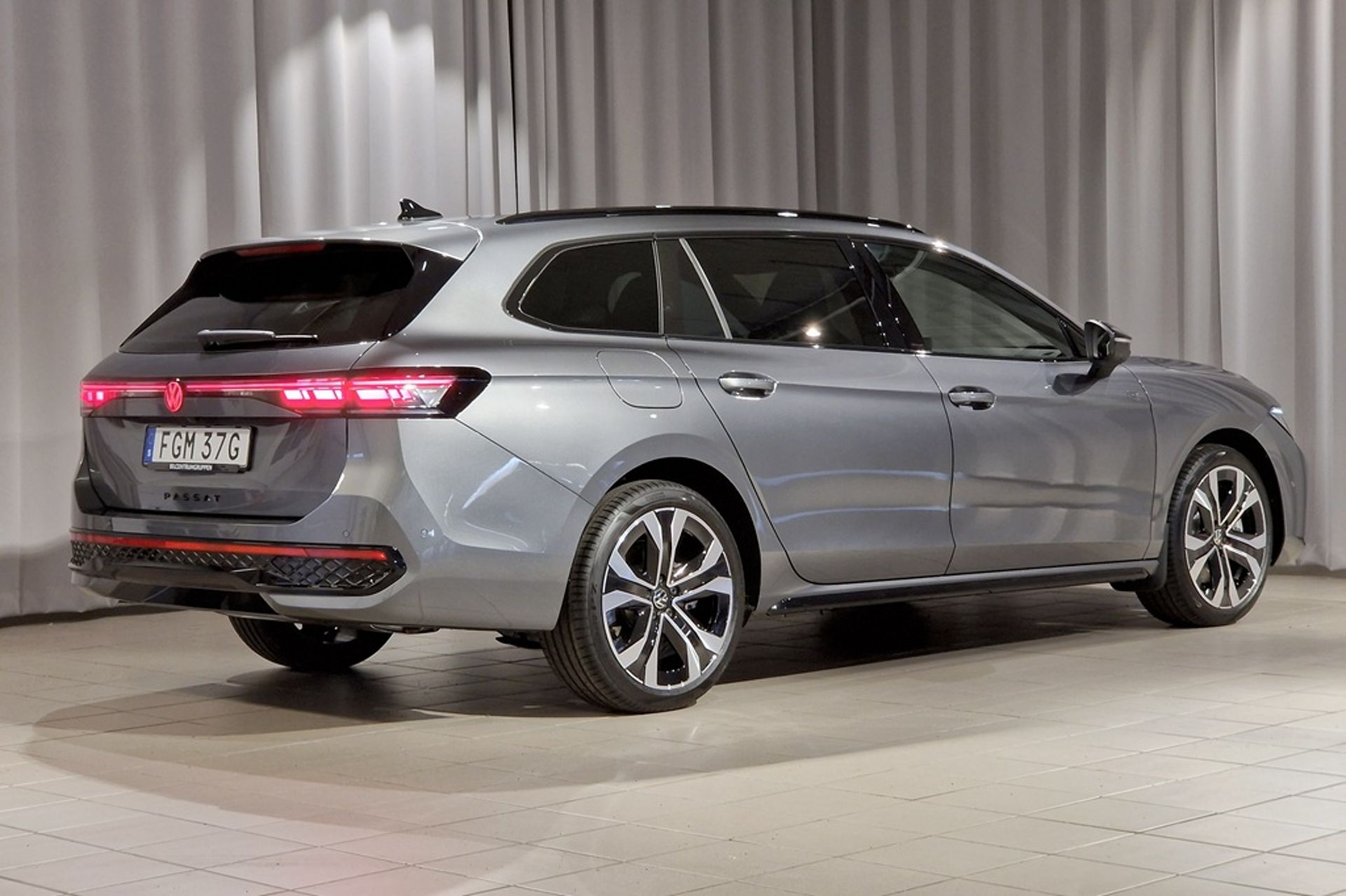 Volkswagen Passat 1.5 eHybrid R-Line 2027, bild 4/10