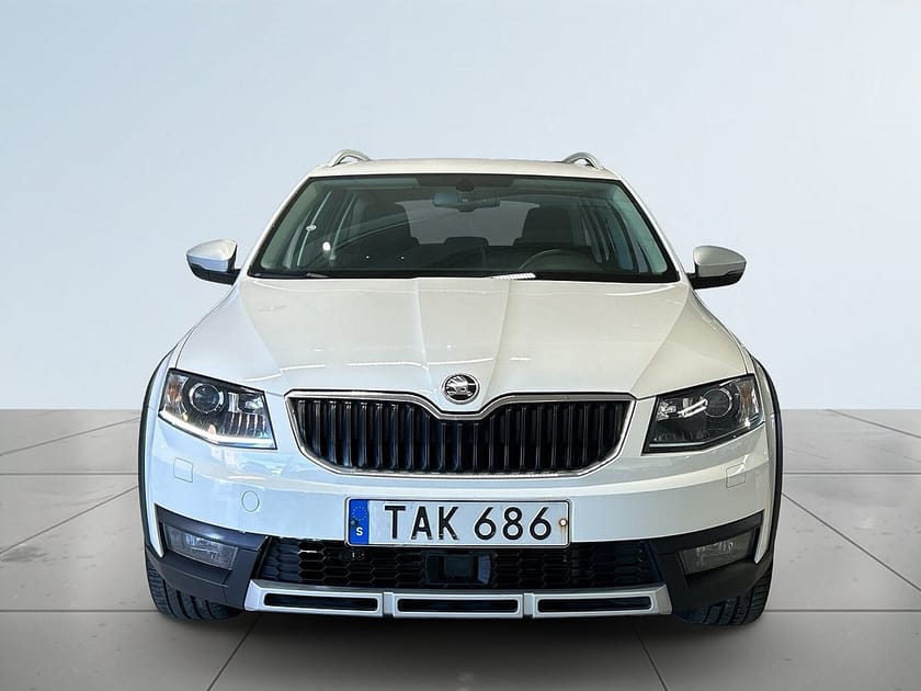 Bild 2 av Škoda Octavia Scout Skoda 2.0 TDI 4x4 Aut Dragkrok Mvärmare Farthållare S&V-däck