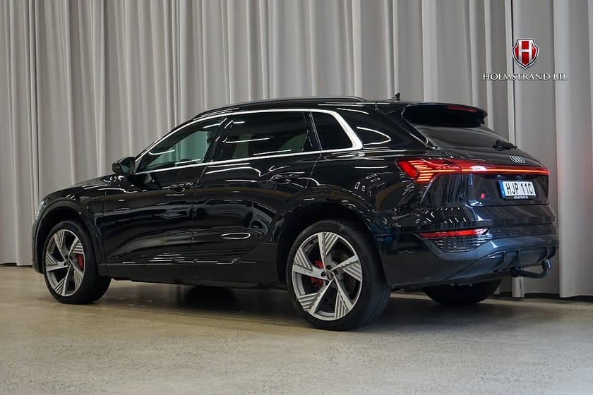 Bild 5 av Audi Q8 55 e-tron quattro S line Drag Pano B&O  22" Rattvärm