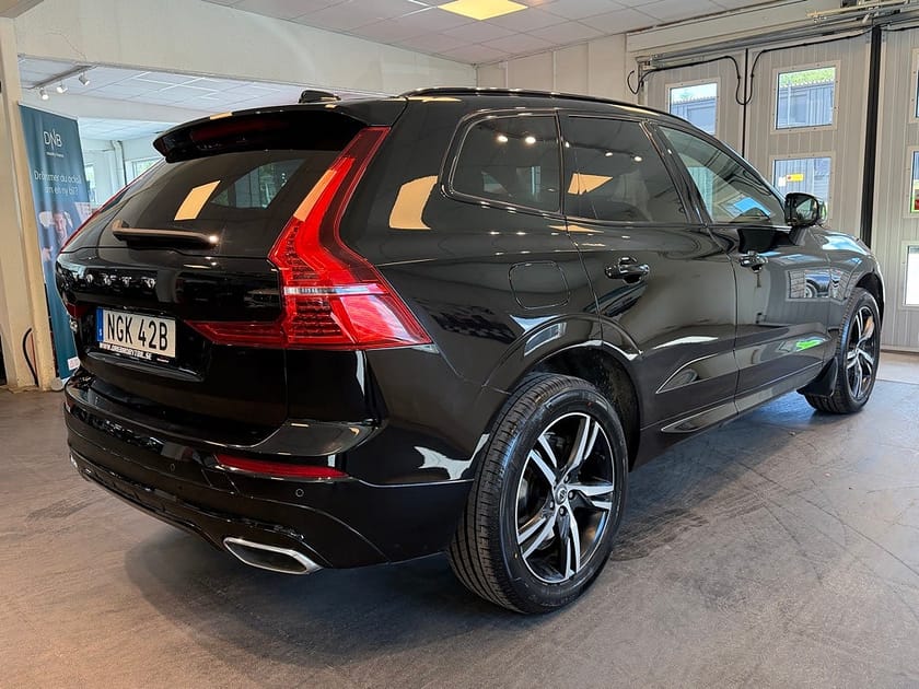 Bild 4 av Volvo XC60 T8 Twin Engine AWD R-Design Pano Drag Värmare SE SPEC