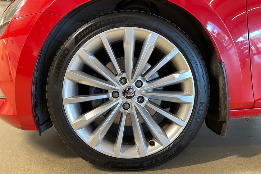 Bild 5 av Škoda Superb Skoda 2.0 TDI 4x4 Business / Skinn / Keyless / Canton / Drag