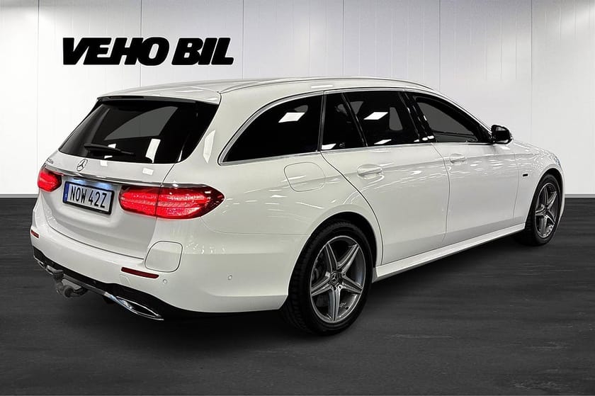 Bild 3 av Mercedes-Benz E 300 de T PLUG-IN AMG Drag Distronic Panelbelysning