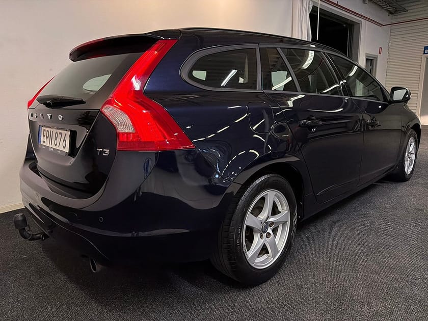 Bild 3 av Volvo V60 T3 Kinetic | Dragkrok | VOC | Rattvärme |  NY KAMREM