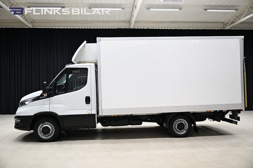 Bild 2 av Iveco Daily 35-140 Chassi Cab 136HK Automat|Volymskåp|BG-Lyft|Sidodörr|Backkamera