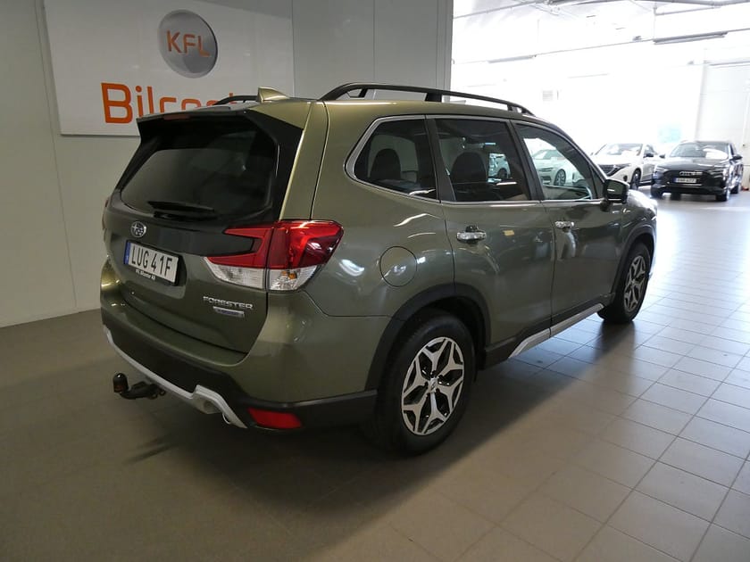 Bild 4 av Subaru Forester e-Boxer Ridge AWD Drag-Skinn-Kamera-Navi-Carplay-SoV