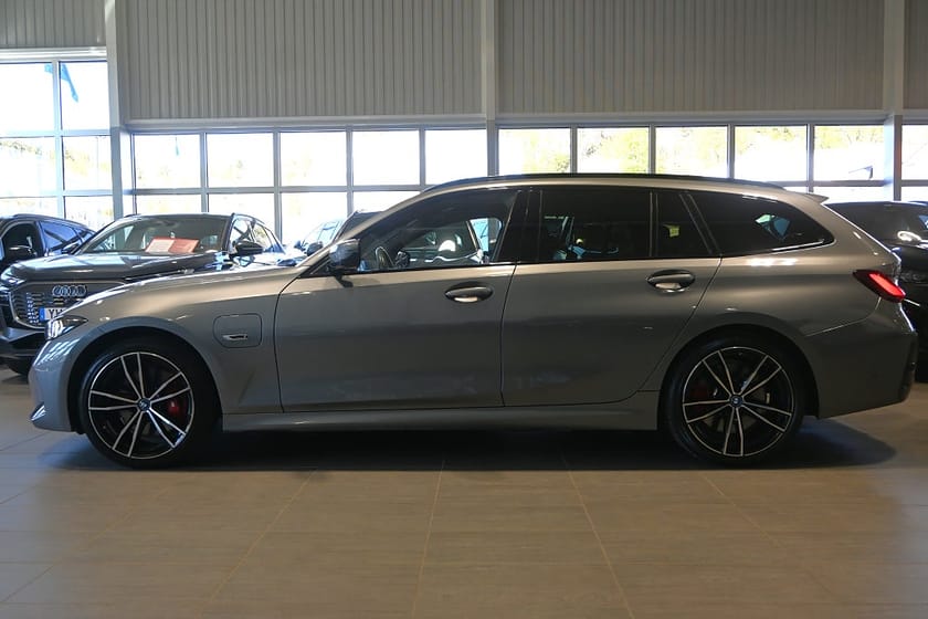 Bild 2 av BMW 330e xDrive Touring M Sport Pro Innovation Läder Pano