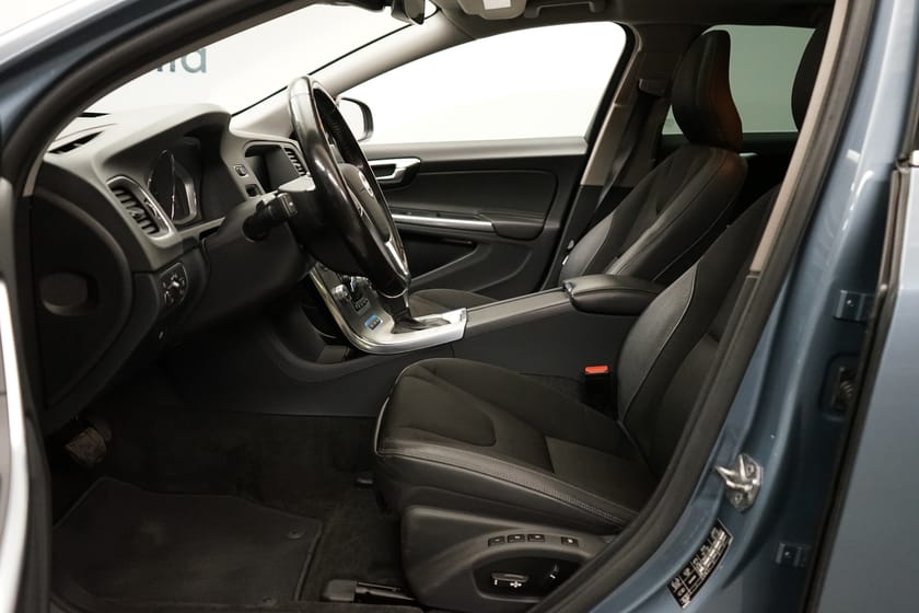 Bild 5 av Volvo V60 D5 AWD Twin Engine Business Advanced, Förarstol elmanövrerad, Dragkrok, Taklucka