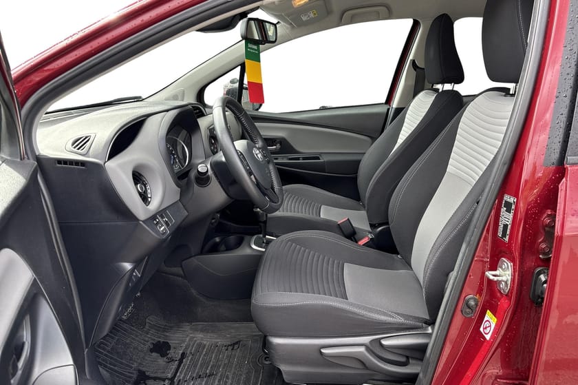 Bilde 3 av Toyota Yaris Hybrid Navi I Komp. service I Velholdt