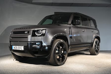 Land Rover Defender P300e PHEV
