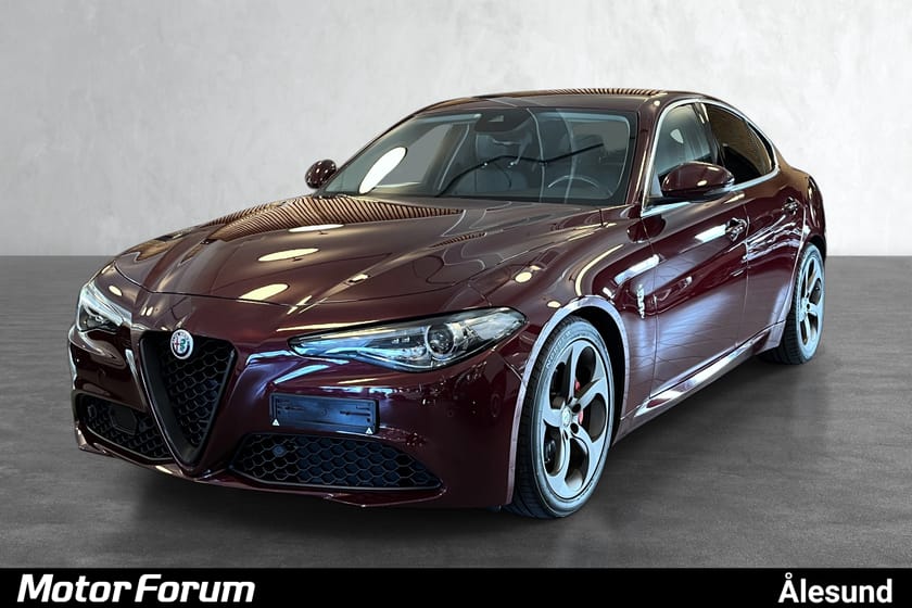 Bilde 1 av Alfa Romeo Giulia -MANUELL-CRUISE-180 HK.-HENGERFESTE-