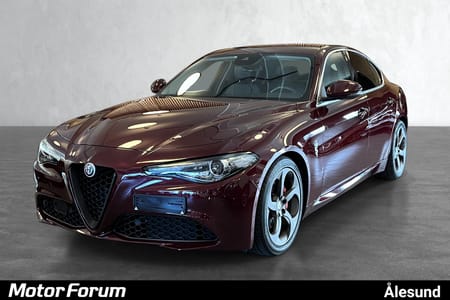 Alfa Romeo Giulia -MANUELL-CRUISE-180 HK.-HENGERFESTE-