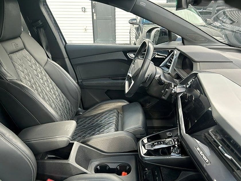 Bild 4 av Audi Q4 50 e-tron quattro S line Selection Välutrust/1 ägare