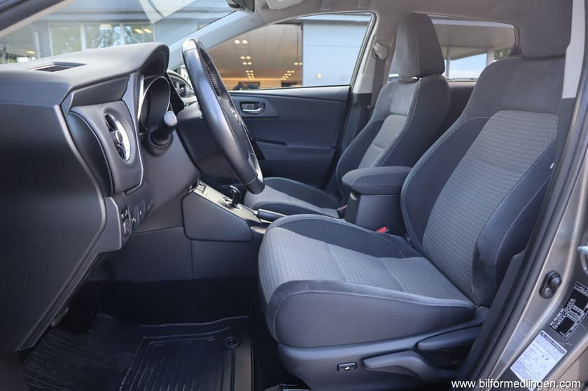Bild 4 av Toyota Auris Hybrid 1.8 HSD FWD MHEV 136hk Aut Svensksåld