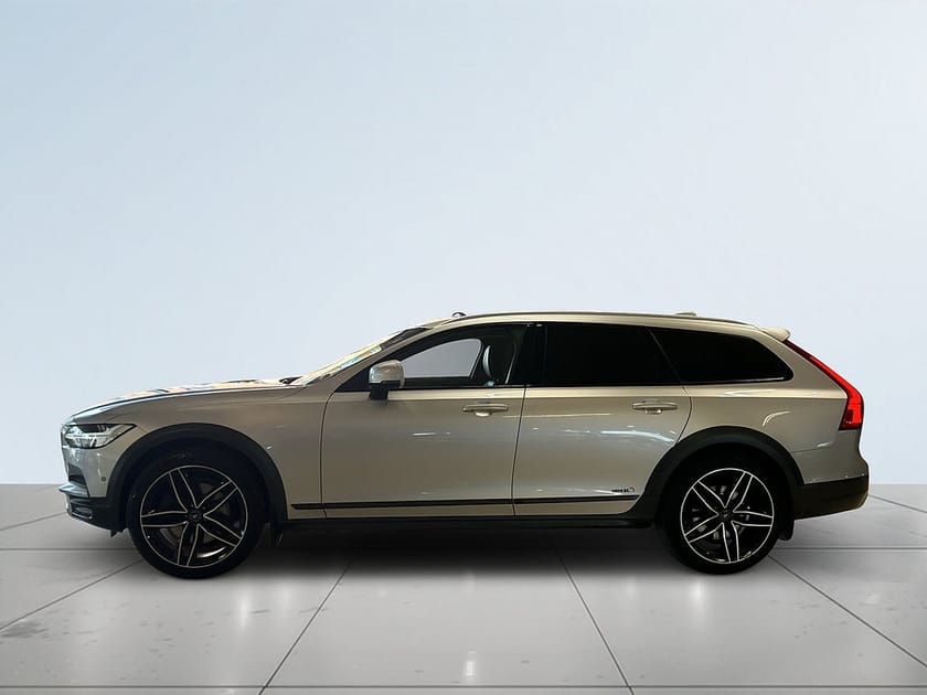 Bild 4 av Volvo V90 Cross Country D5 AWD Polestar Drag Dvärmare HuD B&W-ljud Panorama S&V
