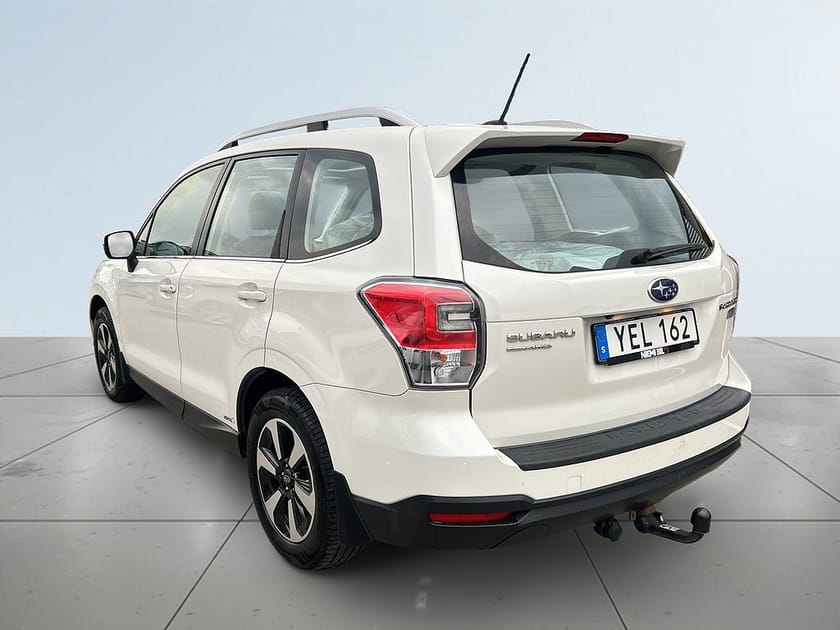 Bild 5 av Subaru Forester 2.0 4WD Sov-däck/Drag/Kamera/Pano/Skinn/Kedja/P-sens