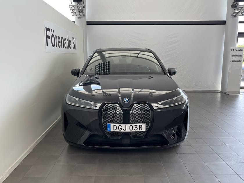 Bild 2 av BMW iX xDrive40 4,95 ränta Sportpaket Innovation 22" H/K Drag