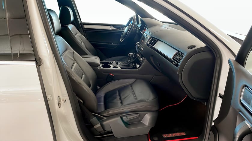 Bild 3 av Volkswagen Touareg 3.0 V6 TDI 4M R-Line 204Hk / Värmare / Kamera / Drag