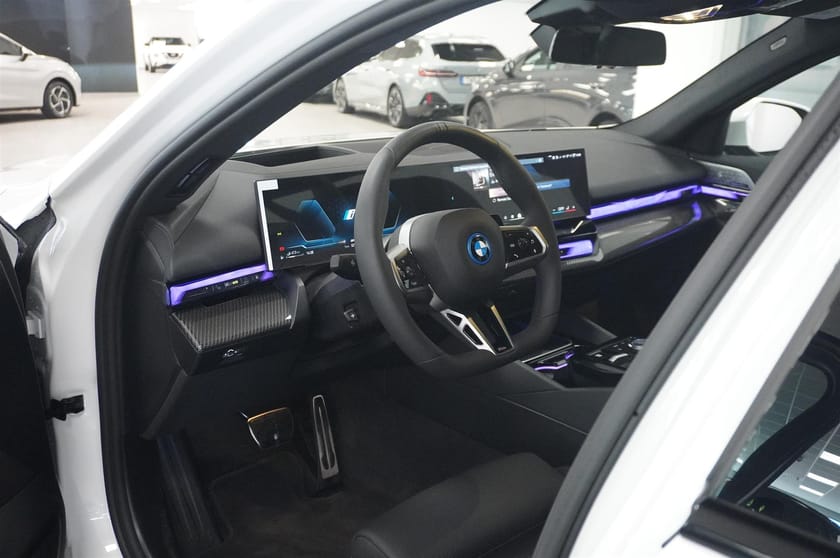 Bild 4 av BMW 530e xDrive Touring M-Sport Business Ed Pro B W Pano DAP
