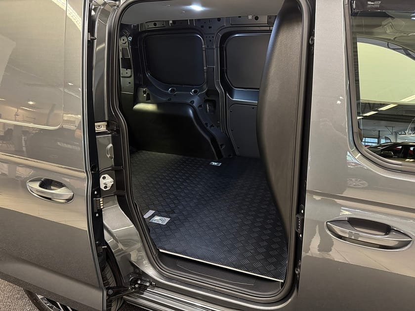 Bild 3 av Volkswagen Caddy Cargo 2.0 TDI BMT 4Motion|V-Hjul | Värmare | Backkamera