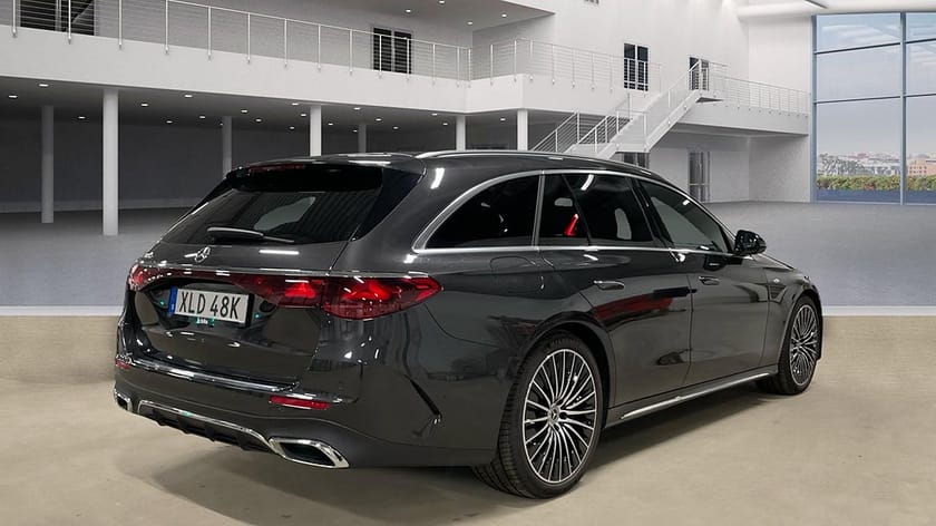 Bild 4 av Mercedes-Benz E 300 T e E300 AMG Line | Superscreen | DIGITAL LIGHT | 360 | DRAG