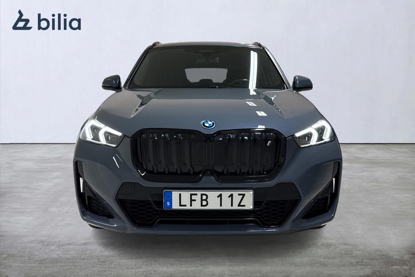 Bild 5 av BMW iX1 xDrive30 M Sport / H/K / Pano / 360 / Drag /Adaptiv/HUD