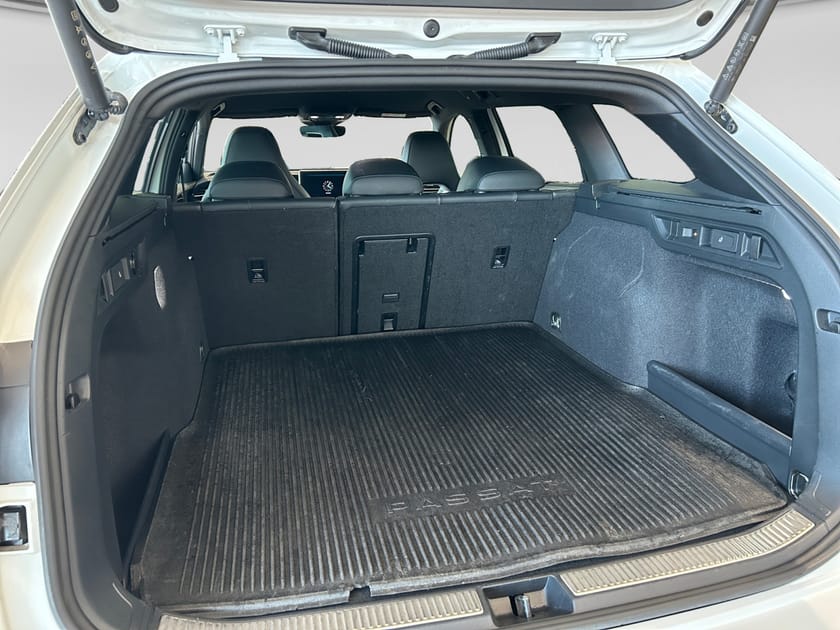 Bild 4 av Volkswagen Passat Sportscombi 2.0 TDI 4Motion R-line Blackstyle 193hk