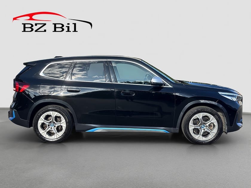 Bild 4 av BMW iX1 xDrive30 xLine Värmare Kamera