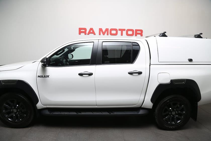 Bild 3 av Toyota Hilux Dubbelhytt 2,8 MHEV 204hk Invincible 4WD Flak/Kåpa Moms