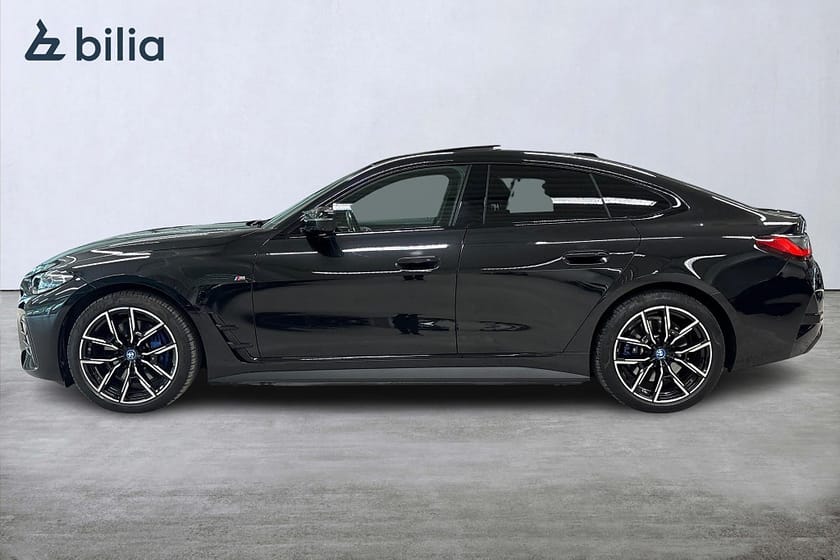 Bild 3 av BMW i4 M50 xDrive Gran Coupé M-Sport | Taklucka | Aktiv farth.