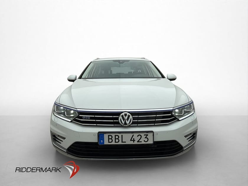Bild 2 av Volkswagen Passat Variant GTE Cockpit HUD Kamera Navi CarPlay Drag