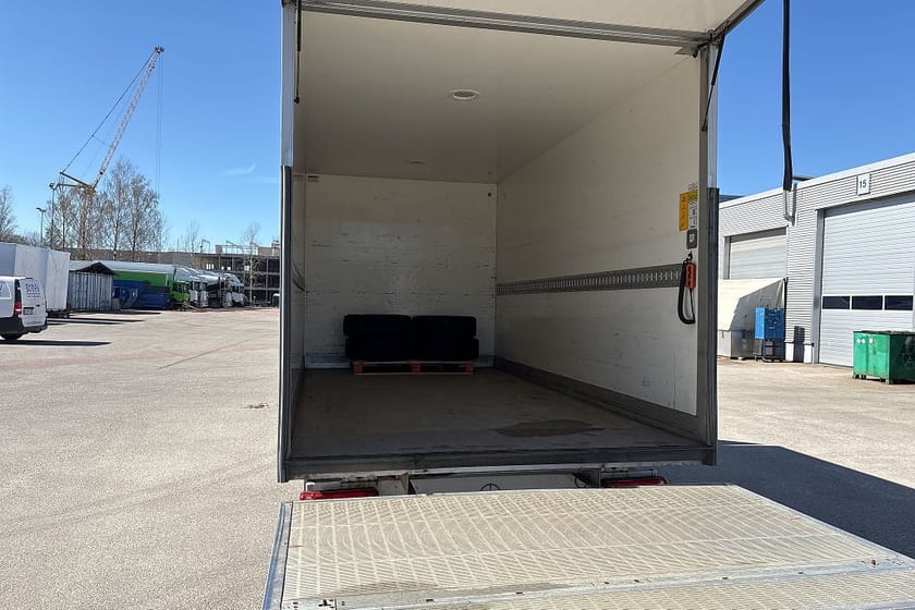 Bild 5 av Mercedes-Benz Sprinter 319 BlueTEC Chassi Cab 3.0 V6 7G-Tronic Volymskåp/Bakgavelhiss