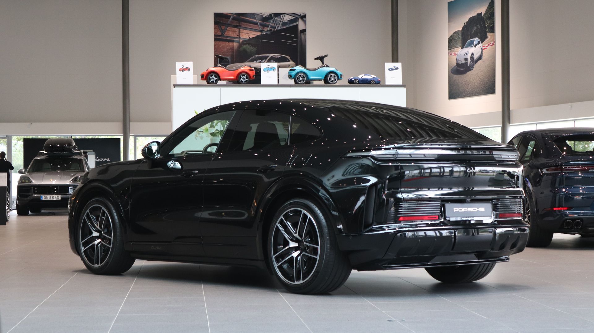 Porsche Cayenne Turbo Coupé Electric 2026, bild 2/10