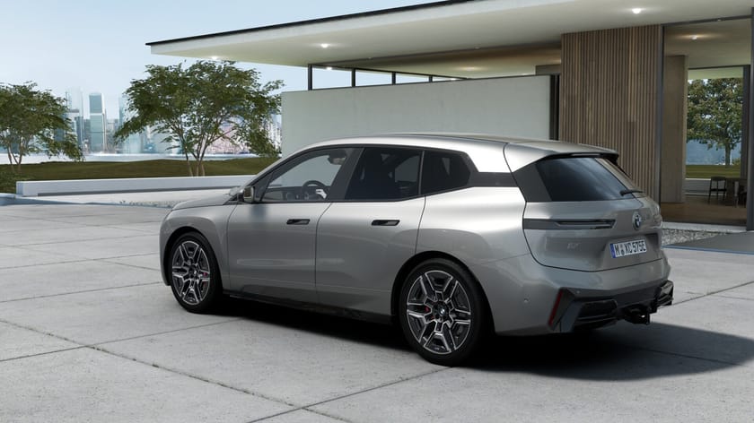 Bild 2 av BMW iX xDrive60 M Sport Pro Supercharged Ed Drag DA Pro B W