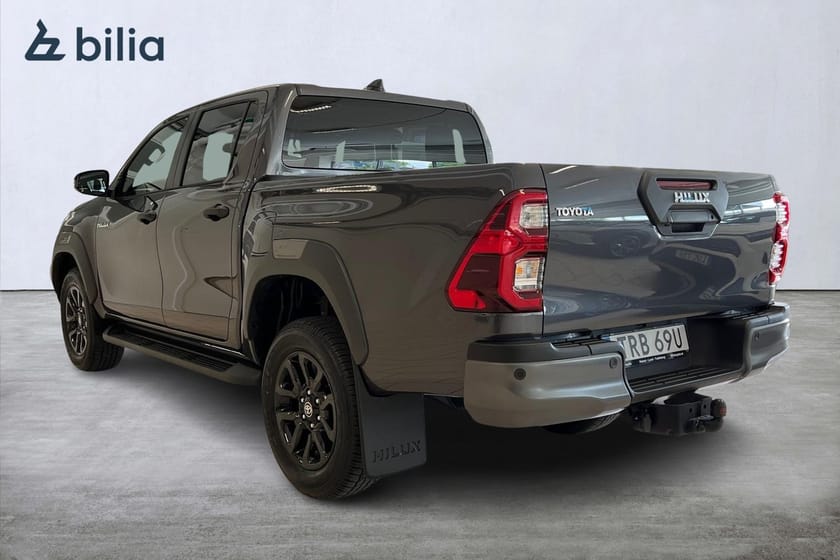 Bild 2 av Toyota Hilux Dubbelhytt Invincible D-Cab 2.8 MHEV 4WD Drag Diff Moms