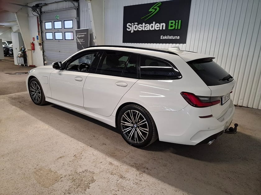 Bild 4 av BMW 330e xDrive Touring 292 hk M SPORT/DRAGKROK