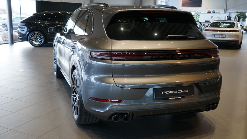 Bild 4 av Porsche Cayenne E-Hybrid Black Edition