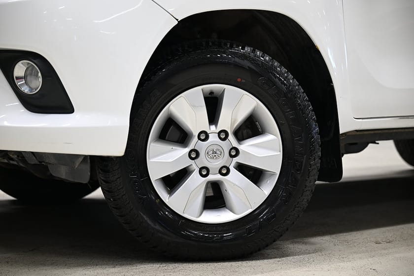Bild 4 av Toyota Hilux Dubbelhytt AWD 150HK Automat|Kåpa|Drag|Webasto|M/K-Värmare|Leasbar