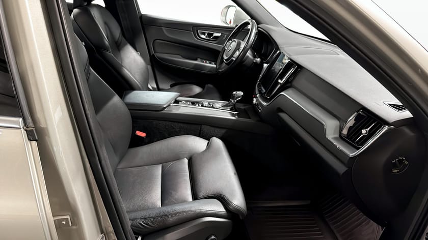 Bild 3 av Volvo XC60 D4 AWD Momentum Pro Edition