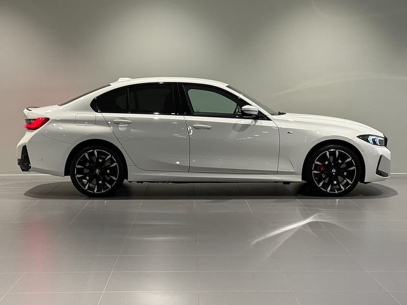 Bild 3 av BMW 330e xDrive Sedan M Sport Pro Drag AdptFartH H/K Comfort 19"