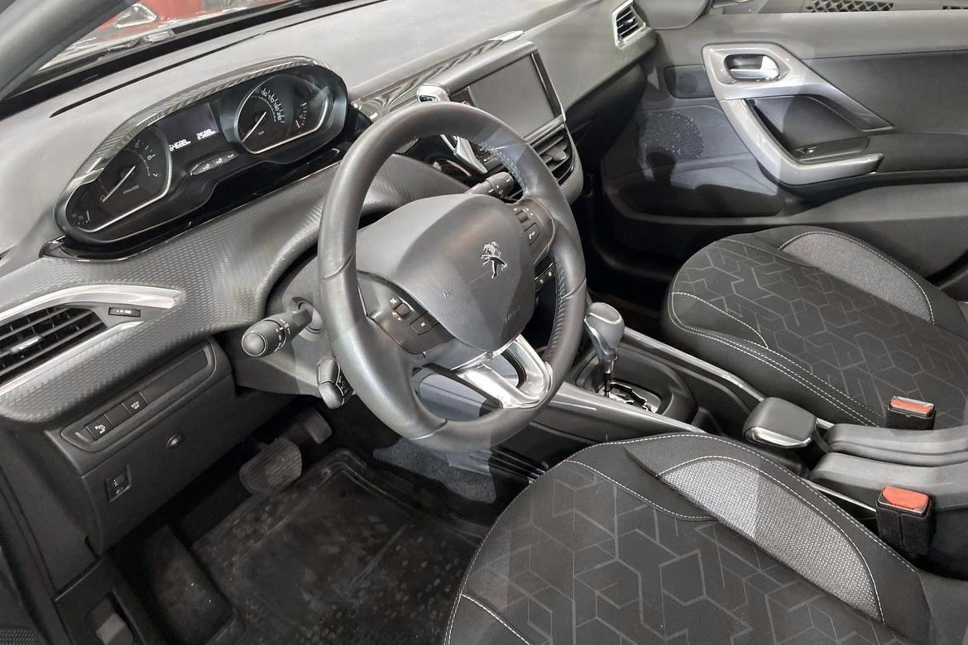 Peugeot 2008 2017, bild 7/10