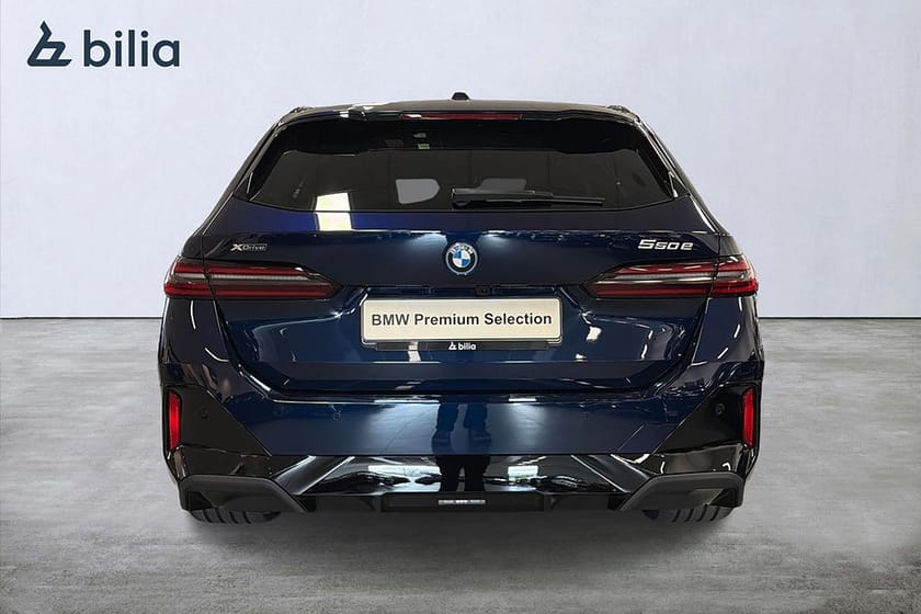 Bild 4 av BMW 550e xDrive Touring 550 M-sport Pro | DEMO | Panorama | B&W