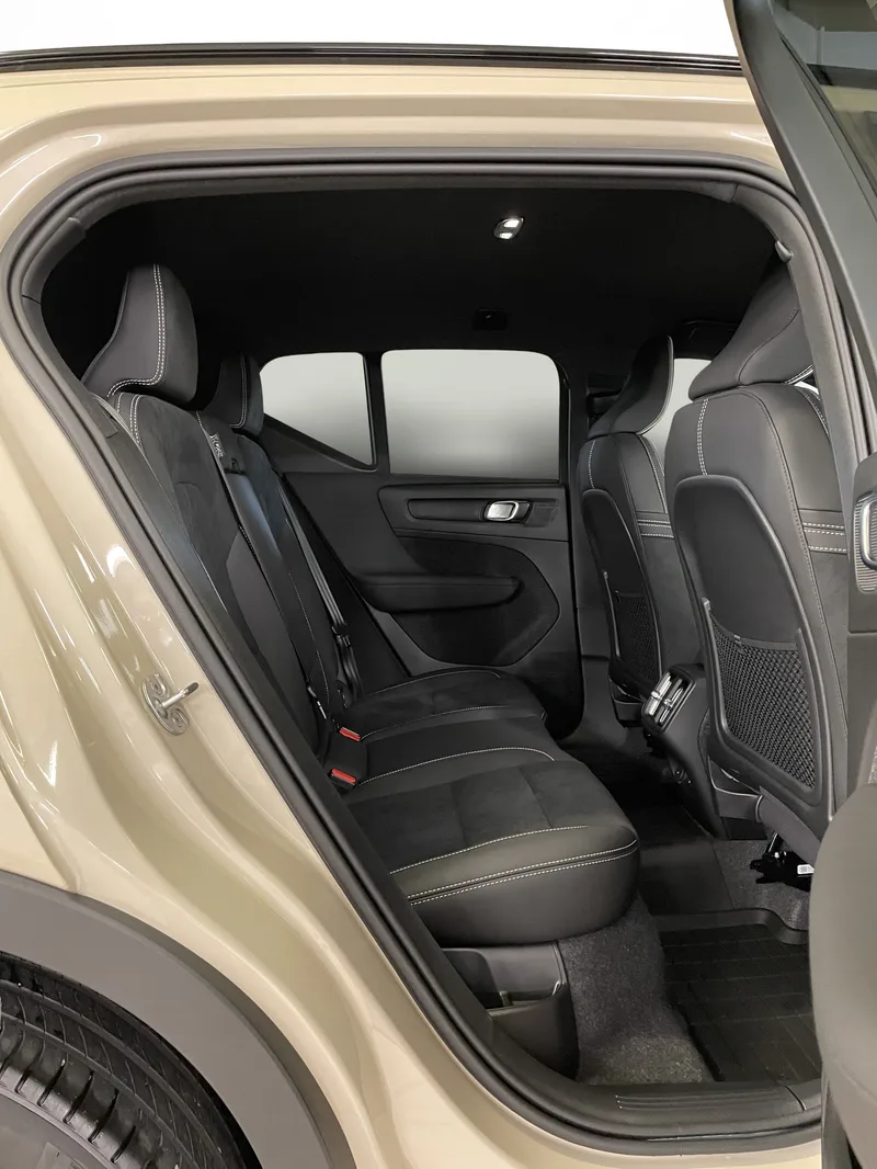 Bild 15 av 16 – Volvo XC40 B4 FWD Bensin Plus Dark