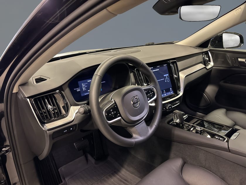 Bild 5 av Volvo V60 T6 AWD Plus Dark Nordic Edition//360-kamera//Drag//