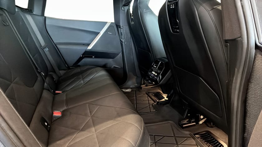 Bild 5 av BMW iX xDrive40 40 xDrive Luftfjädring, Sportpaket, Laser