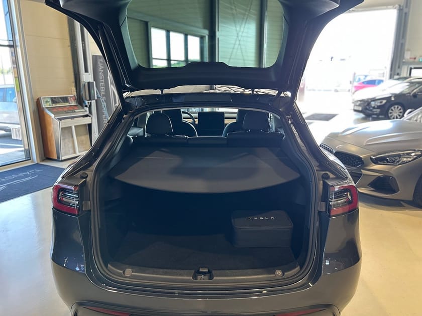 Bild 5 av Tesla Model Y Long Range AWD 514hk / Dragkrok / Moms