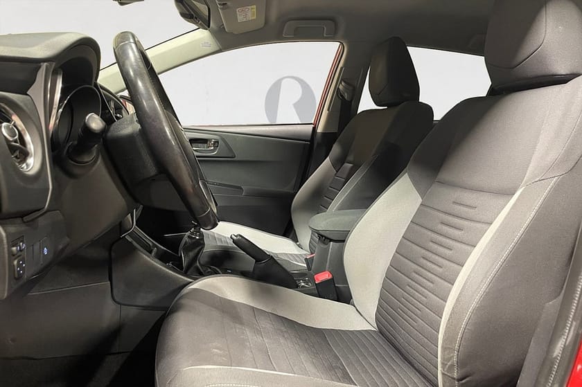 Bild 3 av Toyota Auris 1.2 116 HK B-KAMERA 0.49L/MIL 822KR/ÅR NYBES 17"