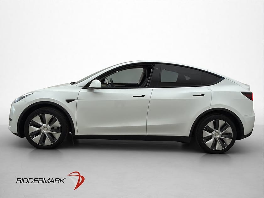 Bild 5 av Tesla Model Y Standard Range RWD AWD Dragkrok Autopilot MOMS